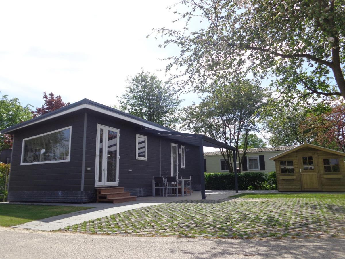 Recreatiepark Jachthaven De Veerstal Lathum - Luxe Chalet Exterior foto