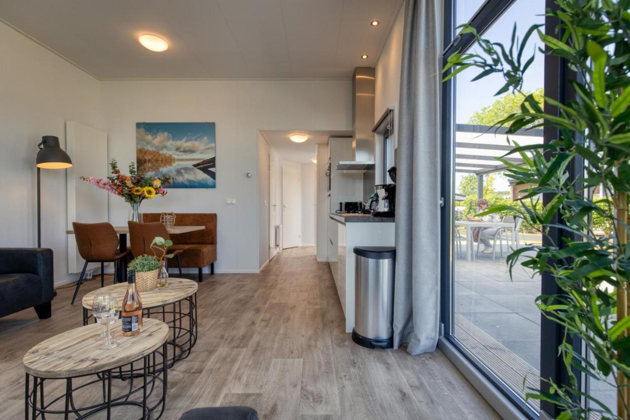 Recreatiepark Jachthaven De Veerstal Lathum - Luxe Chalet Exterior foto