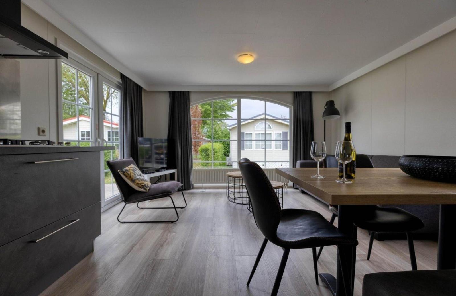 Recreatiepark Jachthaven De Veerstal Lathum - Luxe Chalet Exterior foto